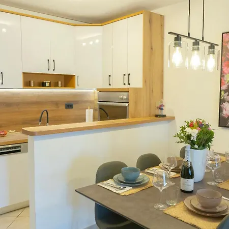 Appartement New Delux Garden With Hotube **** Split