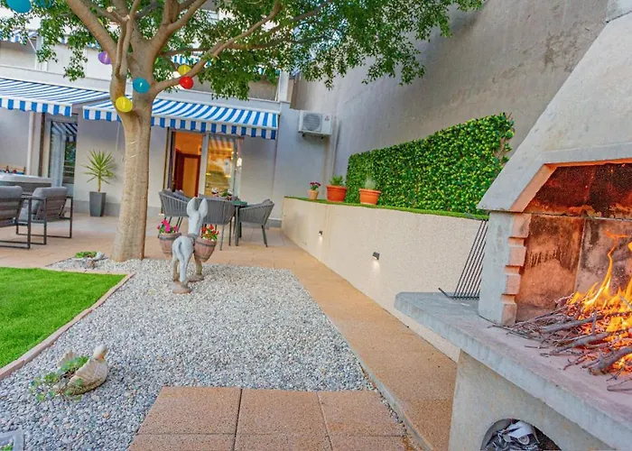 Apartman New Delux Garden With Hotube **** *