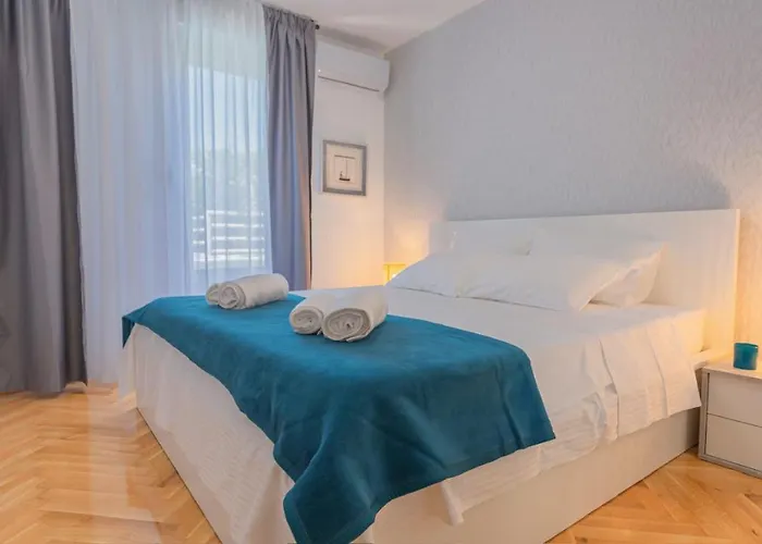 New Delux Garden With Hotube **** Apartman *