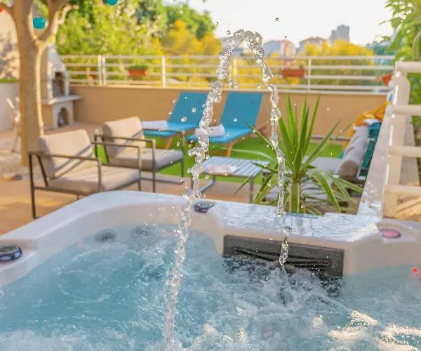 New Delux Garden With Hotube **** Apartman