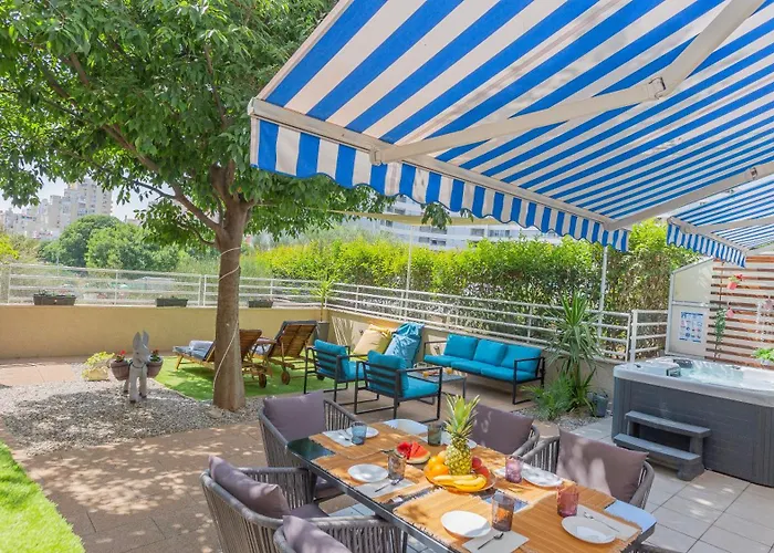 New Delux Garden With Hotube **** Apartman *